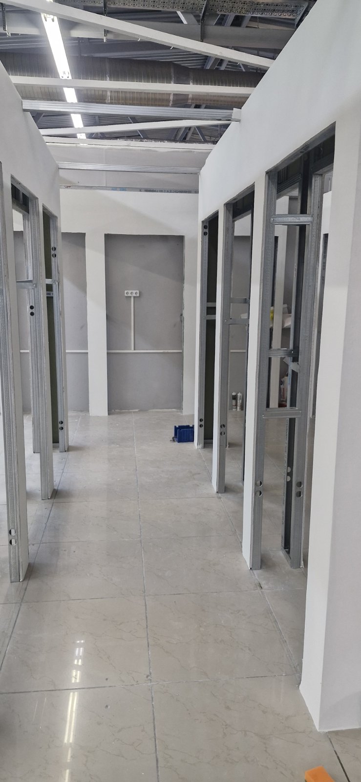 монтаж ГКЛ с отделкой под дверные проемы